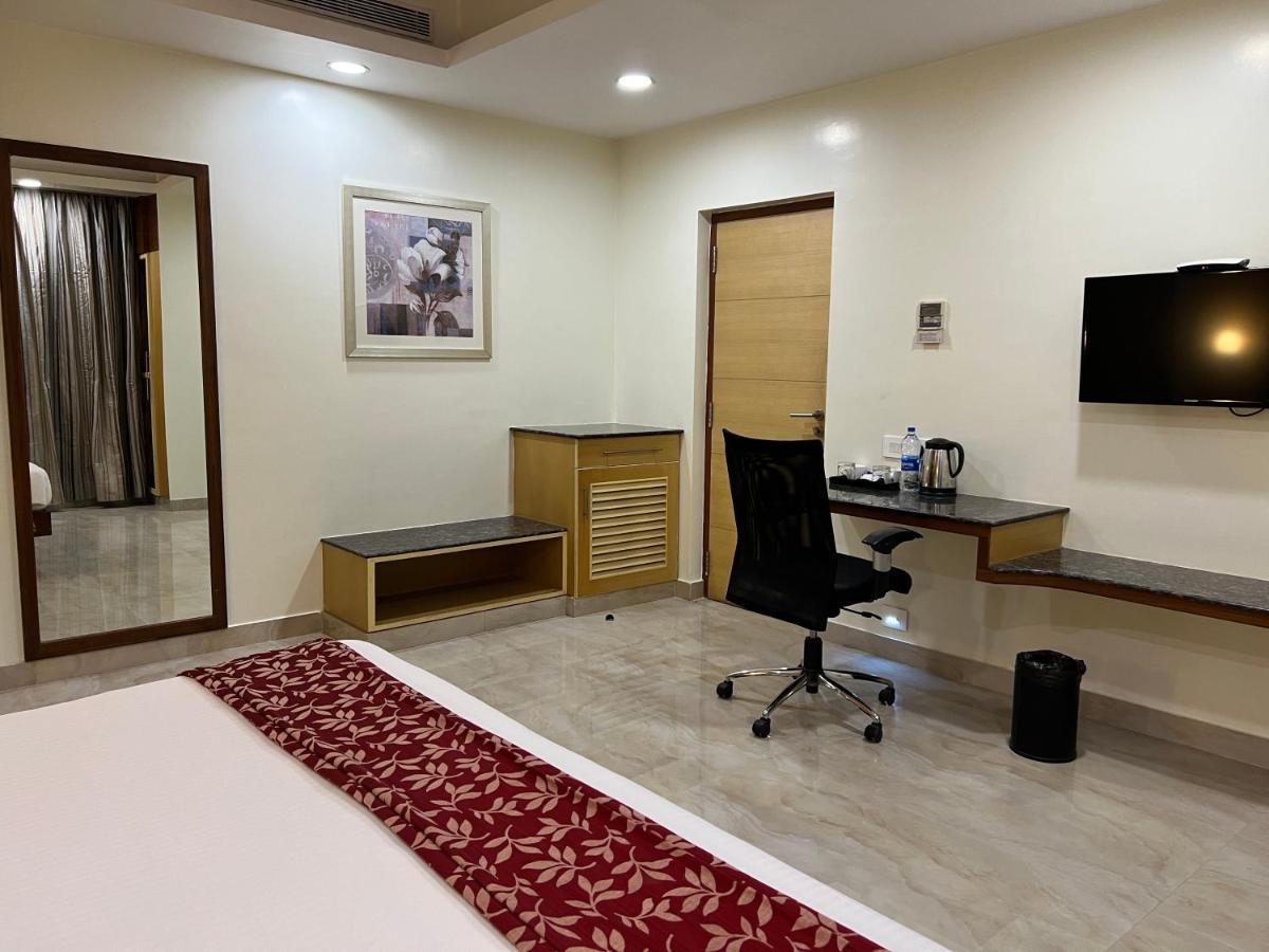 Anukulas Residency - Vellore Otel Dış mekan fotoğraf