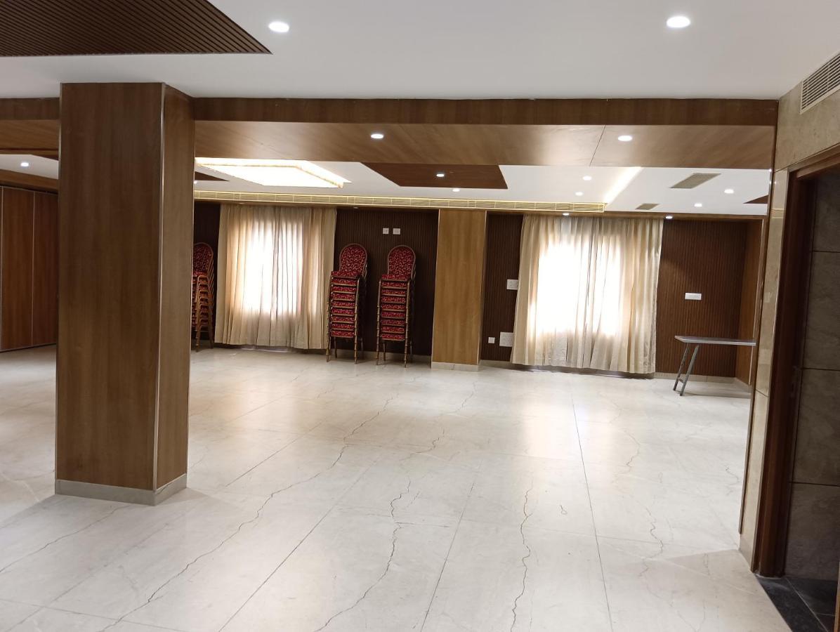 Anukulas Residency - Vellore Otel Dış mekan fotoğraf